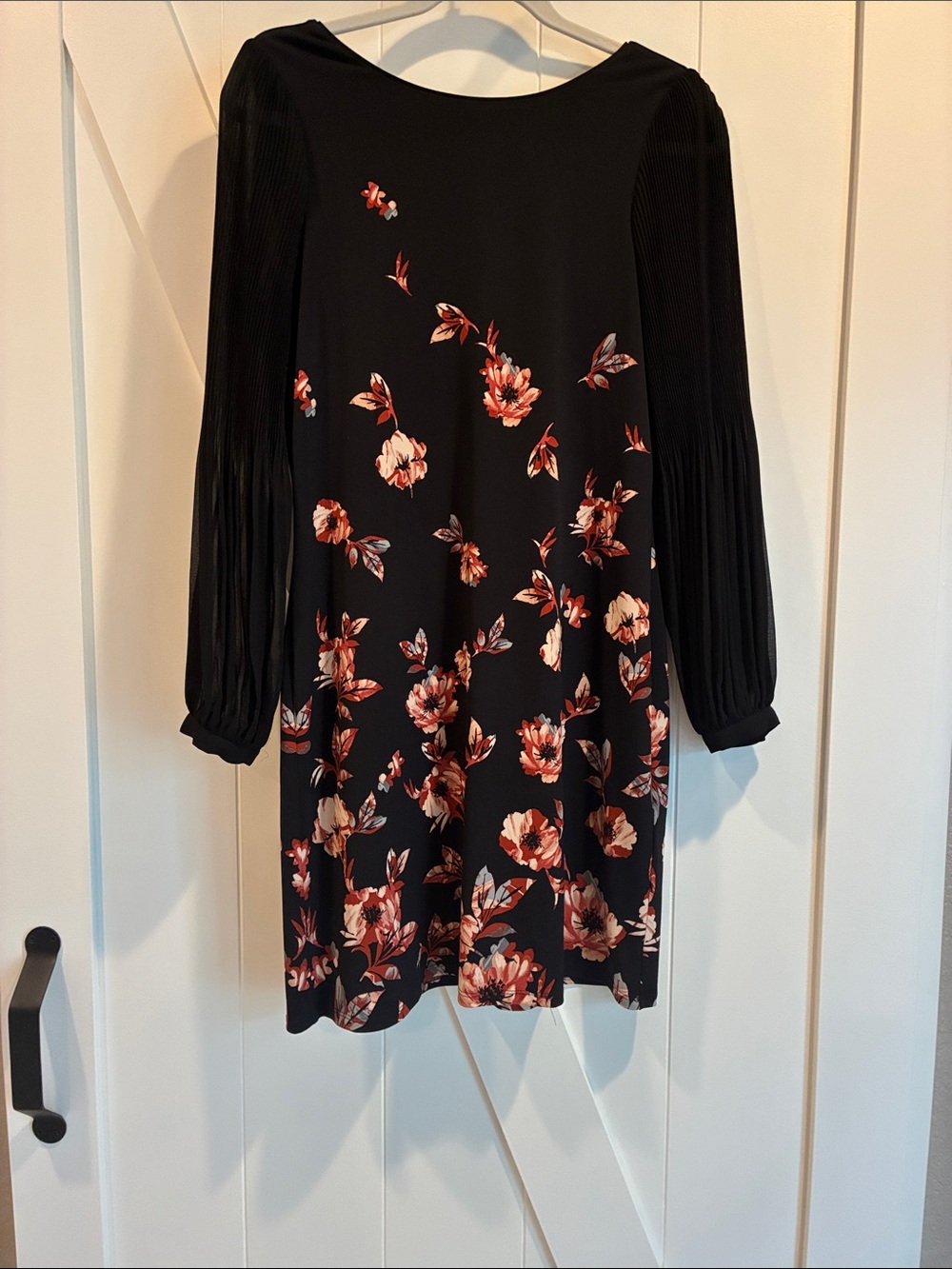 White House Black Market Black Floral Long-Sleeve Pleated-Sleeve Dress